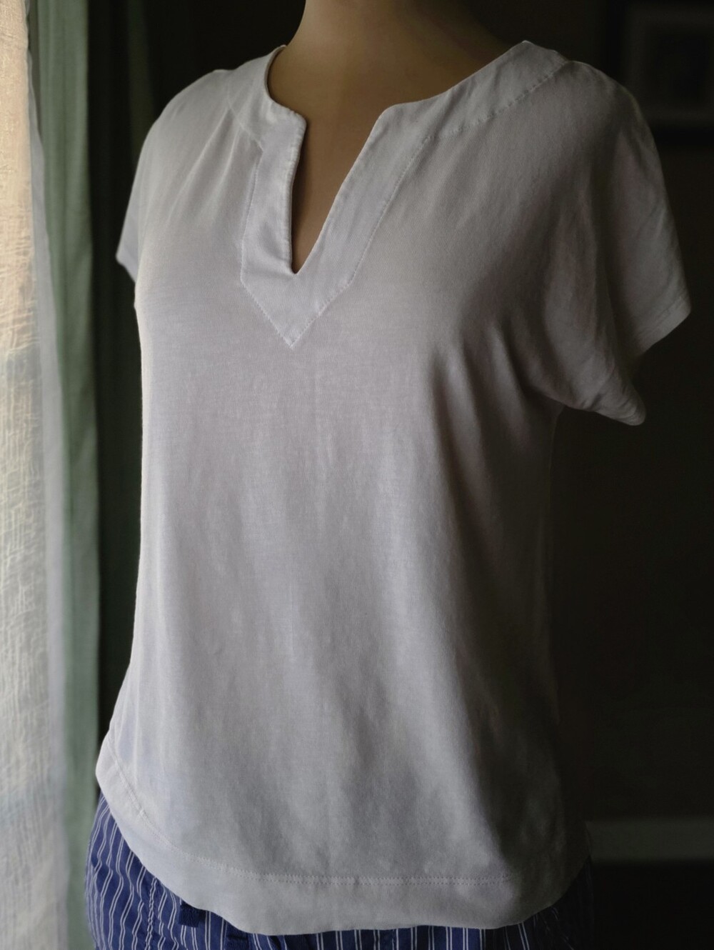 Sigrid Olsen White Elevated Notch Nevk V-Neck T-Shirt Size Small Cotton Modal